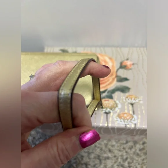 Kate Spade Storybook Gold Wallet EUC - Picture 4 of 10